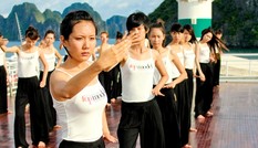 Thí sinh Next Top mặc mộc tập thái cực quyền
