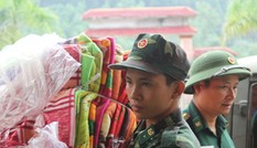 Chương trình Áo ấm biên cương đến với bà con vùng lũ