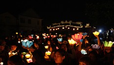 Tưởng niệm nạn nhân Nhật Bản và hưởng ứng 'Giờ Trái Đất'