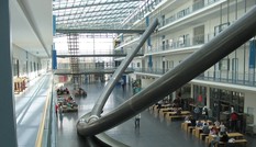Choáng với cầu trượt khổng lồ ở đại học Đức
