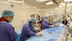 Loại bỏ hoàn toàn túi phình động mạch não lớn bằng phương pháp stent chuyển dòng