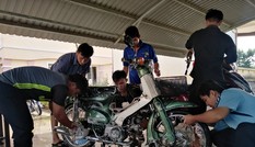 Đoàn viên thanh niên 'xứ Dừa' rửa xe gây quỹ ủng hộ đồng bào miền Trung