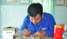 Độc đáo tranh làm từ đồ tái chế của phó Bí thư xã đoàn