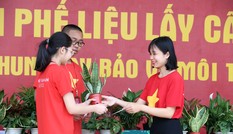 Học sinh trường Chu Văn An đổi phế liệu lấy cây xanh