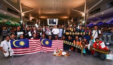 345 CĐV Malaysia tới Hà Nội cổ vũ chung kết AFF Cup