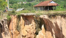 Sạt lở đe dọa khu tái định cư thủy điện Đăkđrinh
