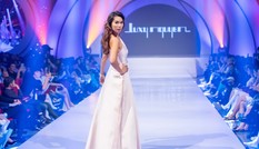 Siêu mẫu Hà Anh đầy thần thái, mở màn show diễn thời trang dành riêng cho trẻ em