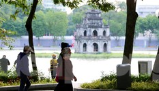 Người Hà Nội co ro trong đợt rét đầu đông