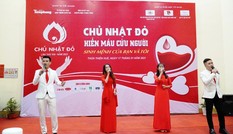 Tưng bừng Chủ Nhật Đỏ giữa mưa lạnh xứ Huế