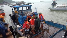 Quảng Nam: Tàu chở hàng bục khoang máy, 10 thuyền viên thoát chết