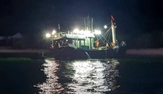 Cứu hộ thành công 12 ngư dân gặp nạn trên biển