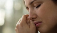 Melbourne bùng phát dịch, nữ sinh là F1 bật khóc vì không tìm được nơi xét nghiệm