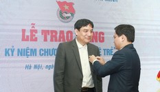 T.Ư Đoàn trao tặng Kỷ niệm chương 'Vì thế hệ trẻ' cho ông Nguyễn Đắc Vinh