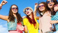 Làm sao để trang điểm trông thật tự nhiên và không bị lem vì mồ hôi trong ngày nắng nóng?