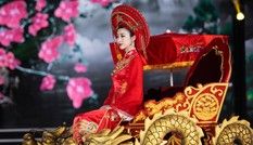 Hoa hậu Mỹ Linh ăn chay để hóa thân thành Thánh Mẫu trong màn trình diễn áo dài