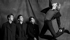 Jimin (BTS) khiến fan bị choáng khi đi đôi bốt cao 8.5cm trong loạt ảnh chụp cho Esquire