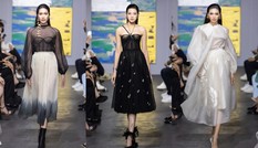 Hoa hậu Đỗ Thị Hà mở màn show thời trang với nhan sắc tựa nàng thơ, ai cũng phải xuýt xoa