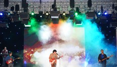 Đắm chìm trong những bản nhạc Indie của Ngọt trên sân khấu Học viện Báo chí & Tuyên truyền