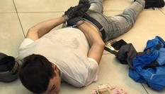 Thanh niên phá trần nhà, đu dây xuống trộm 120 triệu tại cửa hàng điện thoại