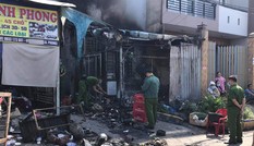 Tiệm tạp hóa bốc cháy lúc rạng sáng, 2 người bị bỏng nặng