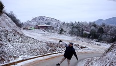 Đổ xô du lịch ngày rét đậm, 'cháy vé' tour ngắm tuyết ở miền núi phía Bắc