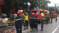 Cơn mưa rào xuất hiện khi cửa hàng đệm Kymđan bị cháy