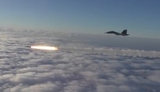 Phi đội Su-30 Nga diễn tập phóng 40 tên lửa, thả 20 quả bom