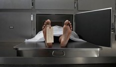 Cô gái bại não bất ngờ 'sống lại' ngay trước khi bị ướp xác