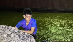 Hút 10 tấn dầu trên tàu vận tải bị nạn ở vùng biển Quảng Ngãi