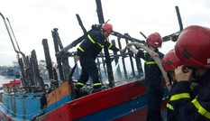 Tàu cá ở Quảng Ngãi bị thiêu rụi trong đêm, thiệt hại gần 4 tỷ đồng