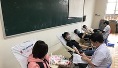 Chủ Nhật Đỏ: Sinh viên ĐH Đà Nẵng sưởi ấm ngày Đông lạnh bằng những giọt máu hồng