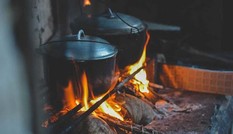 Cuộc thi viết Trà sữa cho tâm hồn: Tuổi thơ ấm mãi bên bếp lửa của ngoại