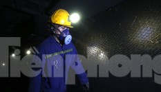 Theo chân thợ mỏ xuyên hầm sâu hàng trăm mét săn 'vàng đen'