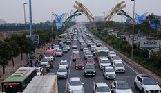 Dòng phương tiện ùn ùn về Hà Nội trong ngày cuối nghỉ Tết Dương lịch