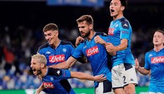 Hàng thủ mơ ngủ, đương kim vô địch Champions League Liverpool thua trắng Napoli