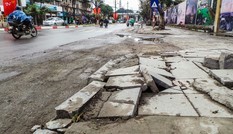 Nhìn gần các tuyến phố mới lát đá 'bền 70 năm' đã vỡ