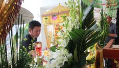 Hồng Tơ, Tấn Beo cùng nhiều đồng nghiệp, bạn hữu đến viếng cố NSƯT Chánh Tín
