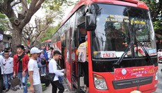 Tặng hàng ngàn vé xe, máy bay cho sinh viên, công nhân vùng lũ về quê đón Tết