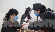 Tư lệnh và đoàn viên Cảnh sát cơ động hiến máu tình nguyện