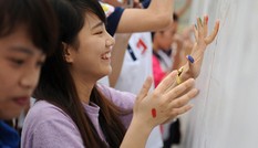 Sinh viên Phương Đông vẽ bức tranh vân tay lớn nhất Việt Nam