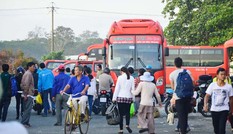 Rồng rắn kéo nhau về Sài Gòn: Quá tải, ùn ứ.