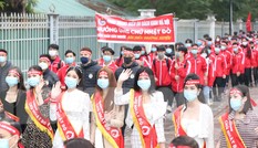 Sôi nổi diễu hành hưởng ứng ngày hội Chủ nhật Đỏ lần thứ XIII