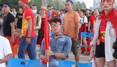 Cổ động viên tiếc nuối khi Việt Nam thua ở loạt penalty