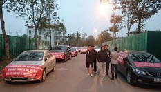 Cư dân Thủ đô căng băng rôn 'đòi' đường đi