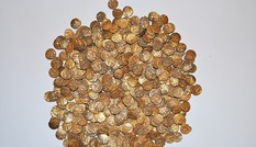 Đi ngắm chim, nhặt được hũ tiền vàng cổ trị giá hơn 26 tỷ đồng