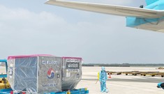 Lô vắc xin ngừa COVID-19 đầu tiên đã về tới Việt Nam