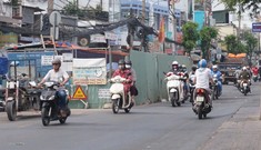 Cận cảnh lô cốt 'bủa vây' trên đường phố TPHCM ngày đầu năm