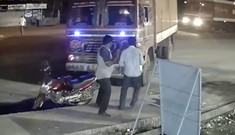 Pha chạy thoát xe tải mất lái ngoạn mục