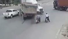 Pha đánh lái của xe ben tránh tai nạn thảm khốc