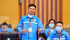 Chàng nông dân ngủ cầu thang nuôi chí làm giàu, gói mỳ tôm chia hai bữa